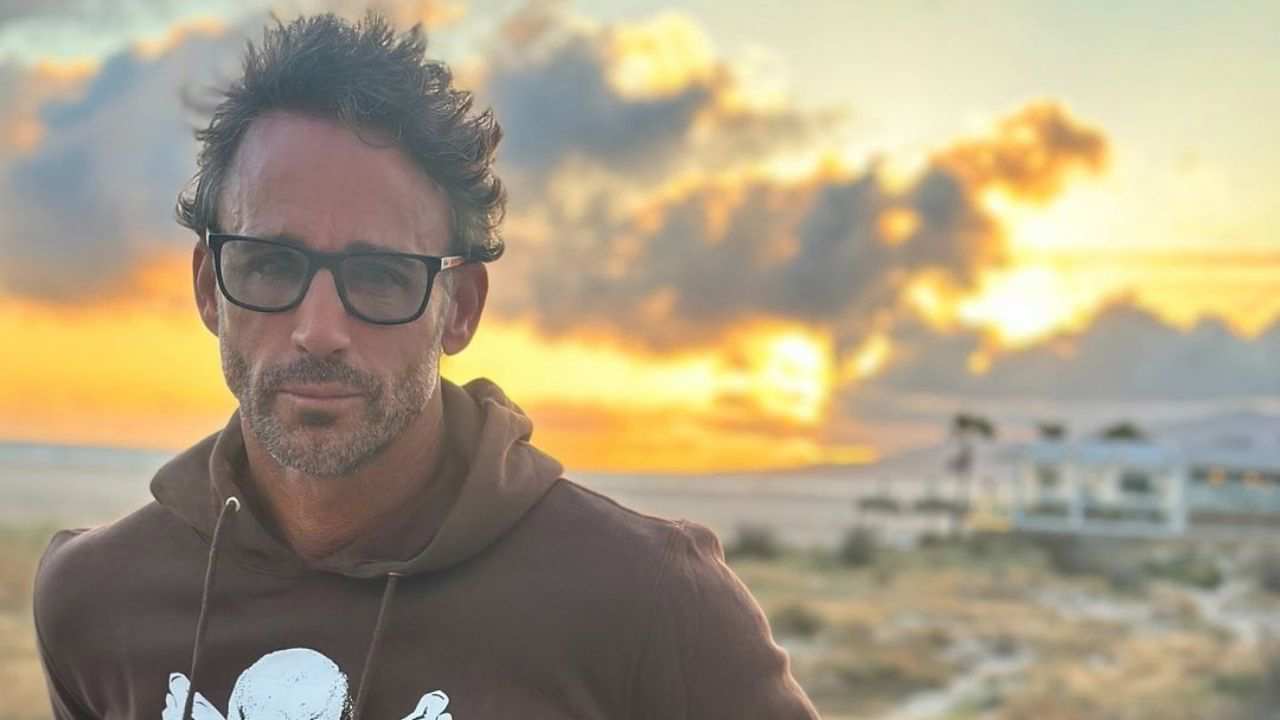 Así es la lujosa casa de Álvaro Muñoz Escassi en Tarifa donde ha disfrutado unos días con Hiba Abouk (y pensaba pasar sus vacaciones con María José Suárez)