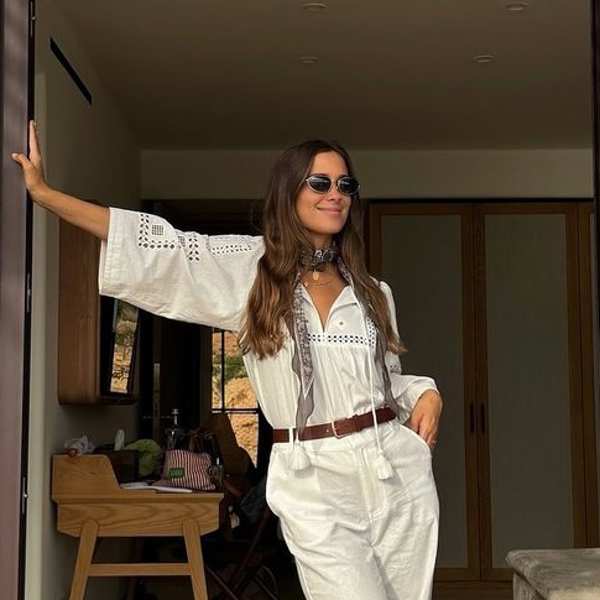 El total white look de María Pombo durante su último viaje a Ibiza 