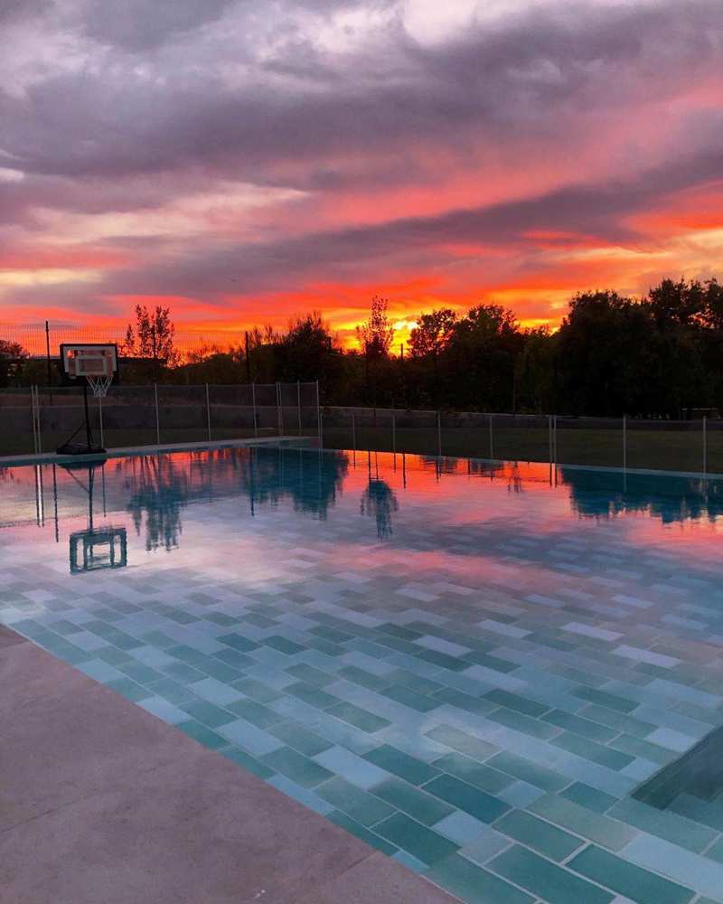 La piscina de la casa de Helen Lindes y Rudy