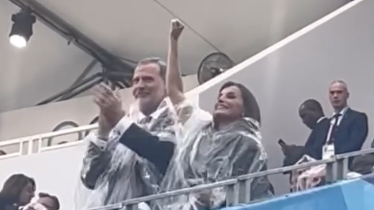 El efusivo gesto de la Reina Letizia en la Ceremonia de inauguración de los Juegos Olímpicos que no se ha visto en televisión 
