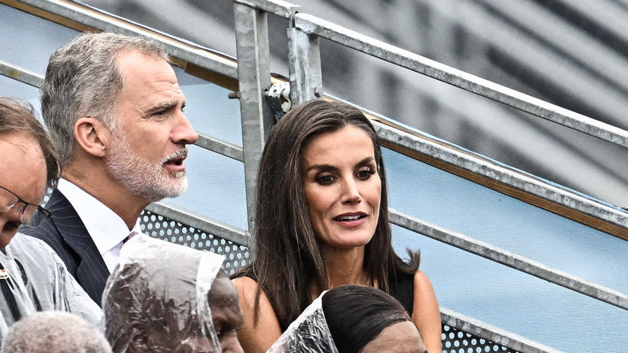 La Reina Letizia triunfa en París con un look reciclado en el acto inaugural de los Juegos Olímpicos