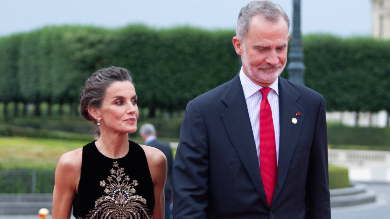 Así es la foto inédita de la Reina en París: sonriente, relajada y disfrutando de la compañía de otras 'royals'