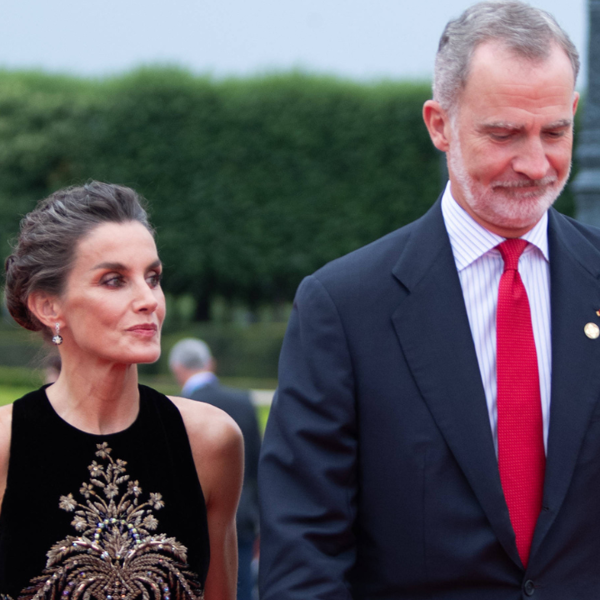 Así es la foto inédita de la Reina en París: sonriente, relajada y disfrutando de la compañía de otras 'royals'