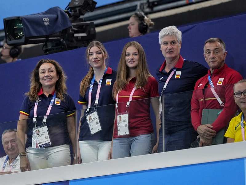 Las hijas de los reyes llegaban al pabellón Paris La Défense Arena, envueltas en una enorme expectación