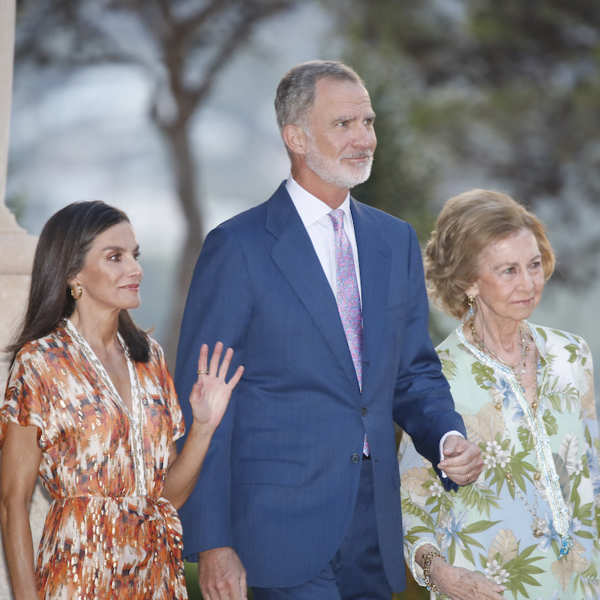 La recepción de los Reyes en Marivent, al detalle: de los looks a la llamativa imagen de Letizia