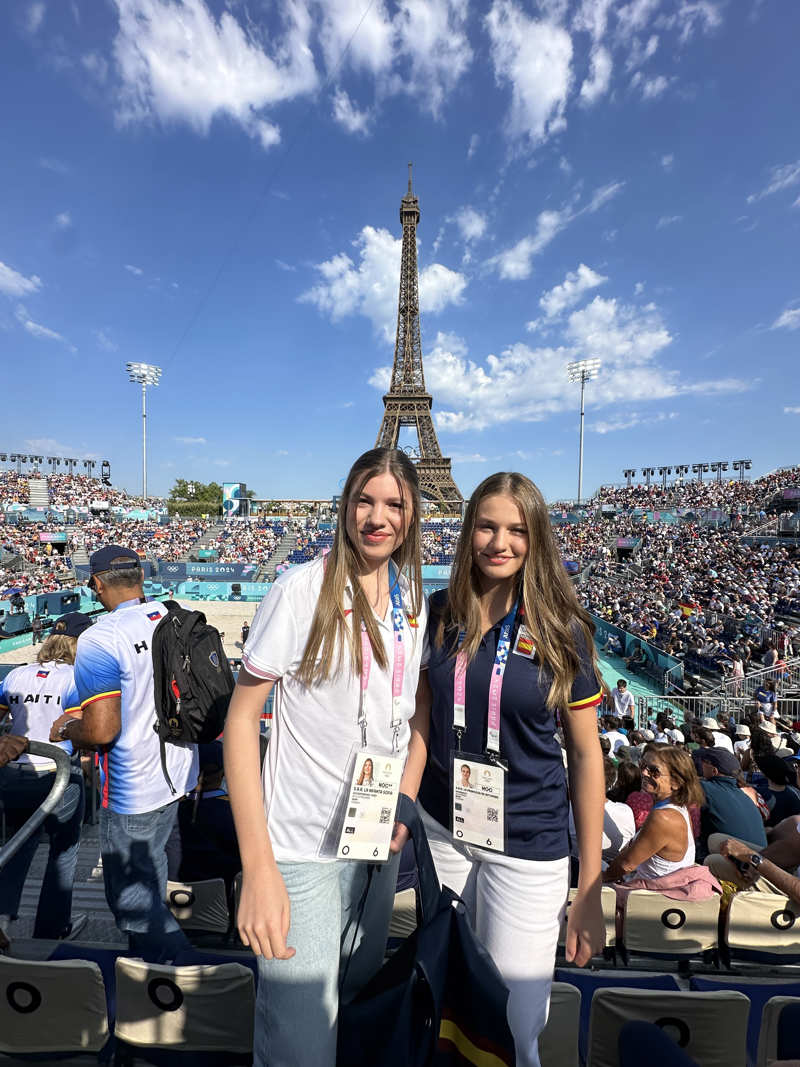 La Princesa Leonor y la Infanta Sofía en París