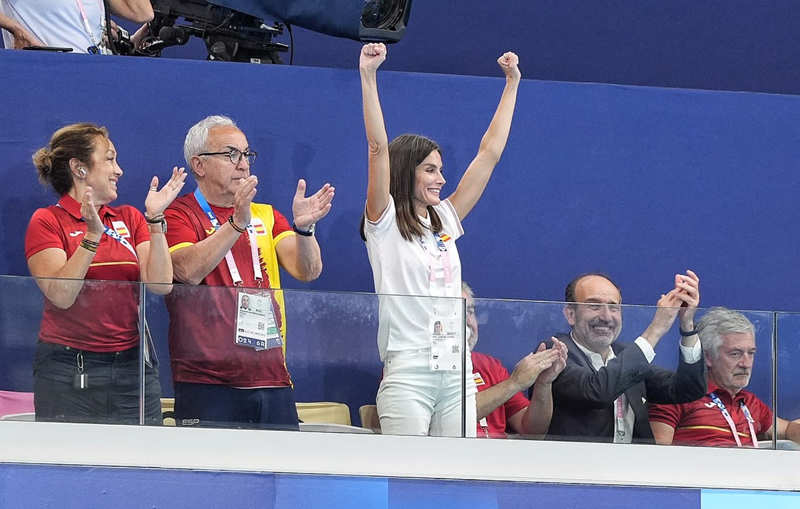 La Reina Letizia, muy contenta en París