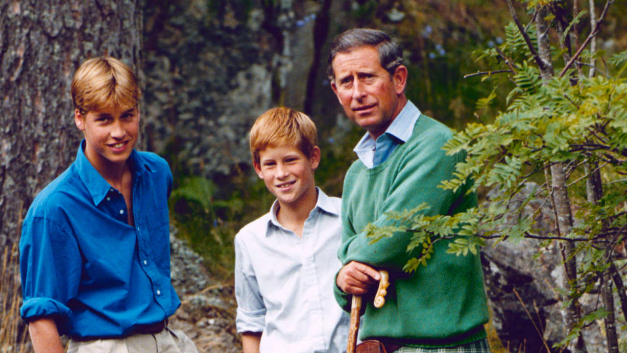 Carlos III, Guillermo de Gales y Enrique de Sussex el verano de 1997 en Balmoral