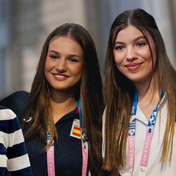 Letizia y sus hijas se reencuentran en París