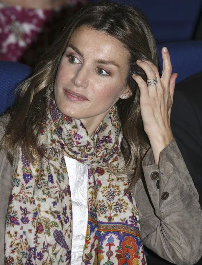 La Reina Letizia con su anillo de Bulgari