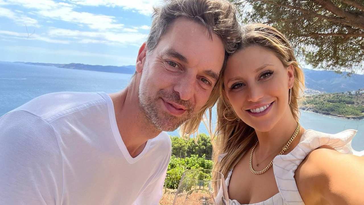 Pau Gasol junto a su mujer