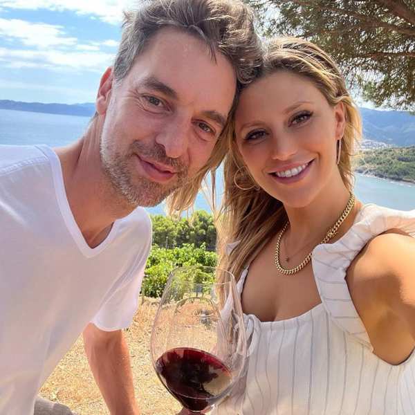 Pau Gasol junto a su mujer