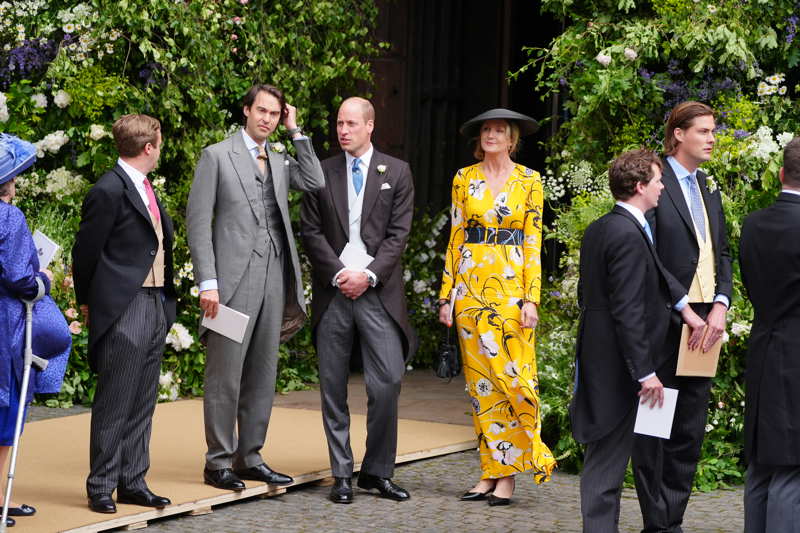 El principe Guillermo y William van Cutsem charlando durante la boda de su amigo común Hugh Grosvenor