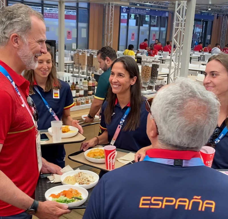 El Rey Felipe, en el restaurante de la Villa olímpica.