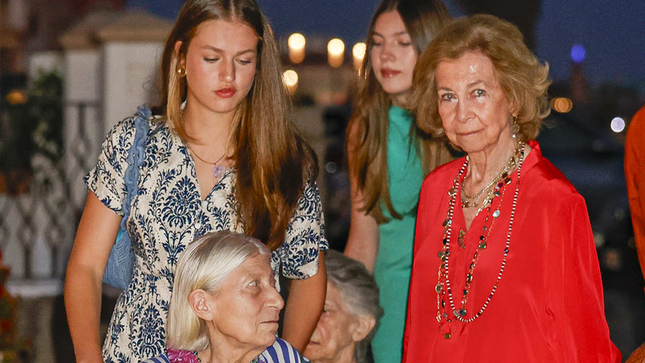 La Princesa Leonor empuja a la amiga de su abuela