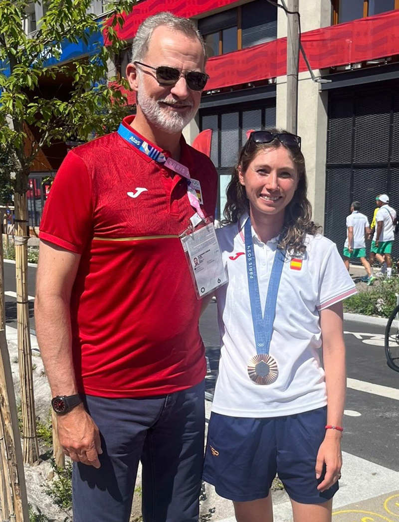 El Rey Felipe, vestido con la camiseta oficial de España