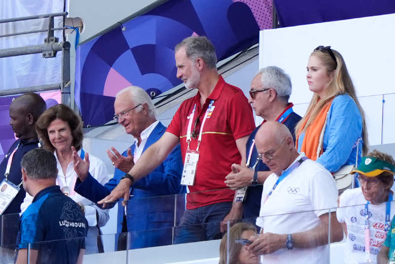 Felipe VI, los reyes de Suecia y Amalia de Holanda en París. 