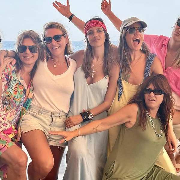 Sara Carbonero junto a su pandilla de amigas en Almería de vacaciones