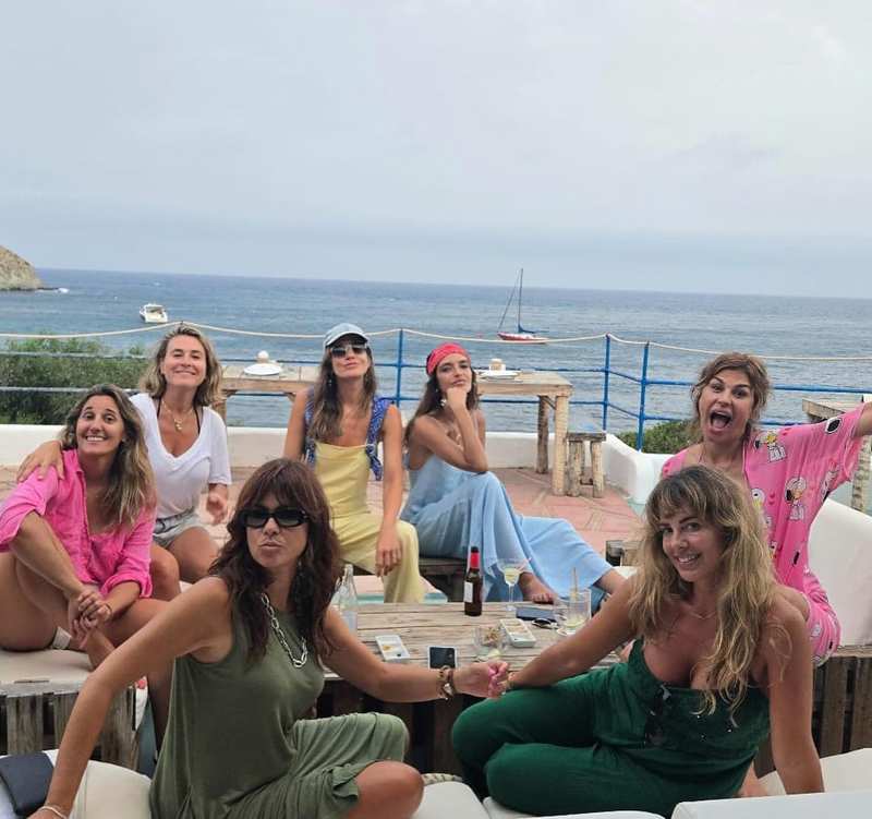 Sara Carbonero y su pandilla de amigas en Almería