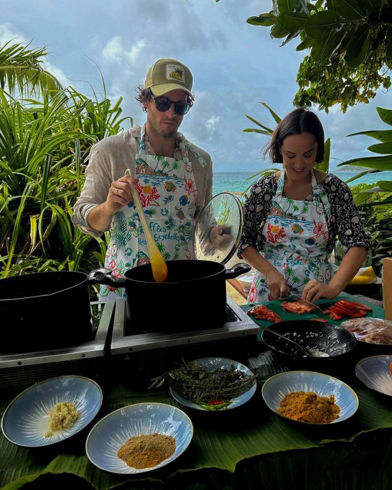 Íñigo Onieva y Tamara Falcó en su clase de cocina criolla