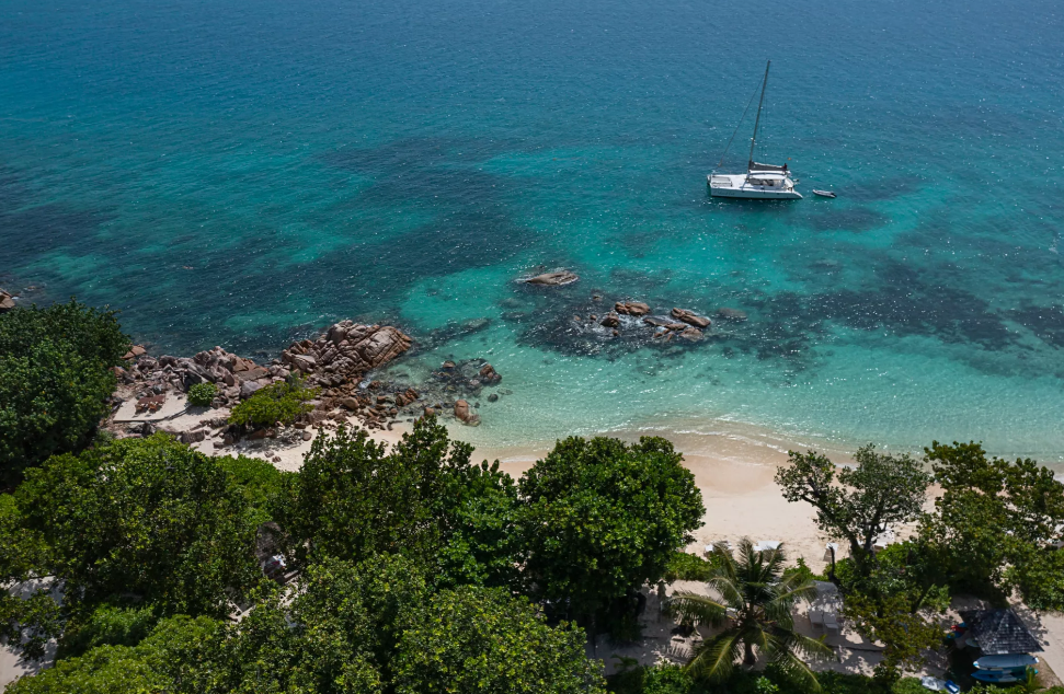 Panorámica de la playa privada de Tamara e Íñigo