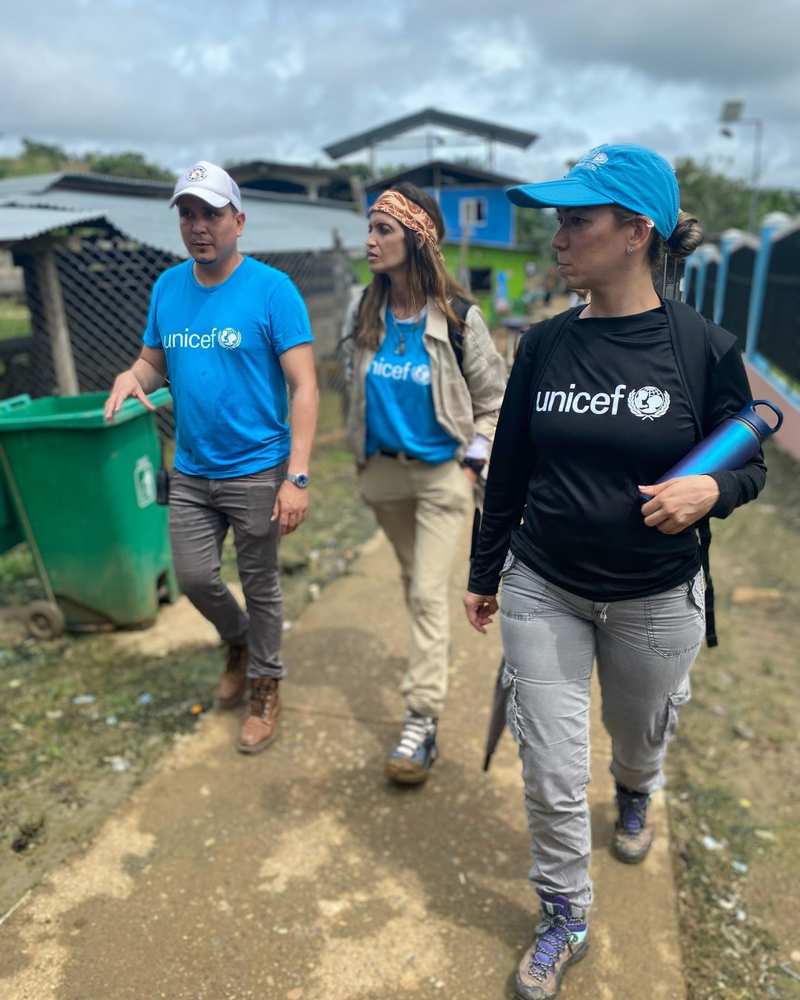 Sara Carbonero en su visita a Bajo Chiquito