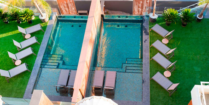 La piscina de la villa de Irene Rosales y Kiko Rivera.