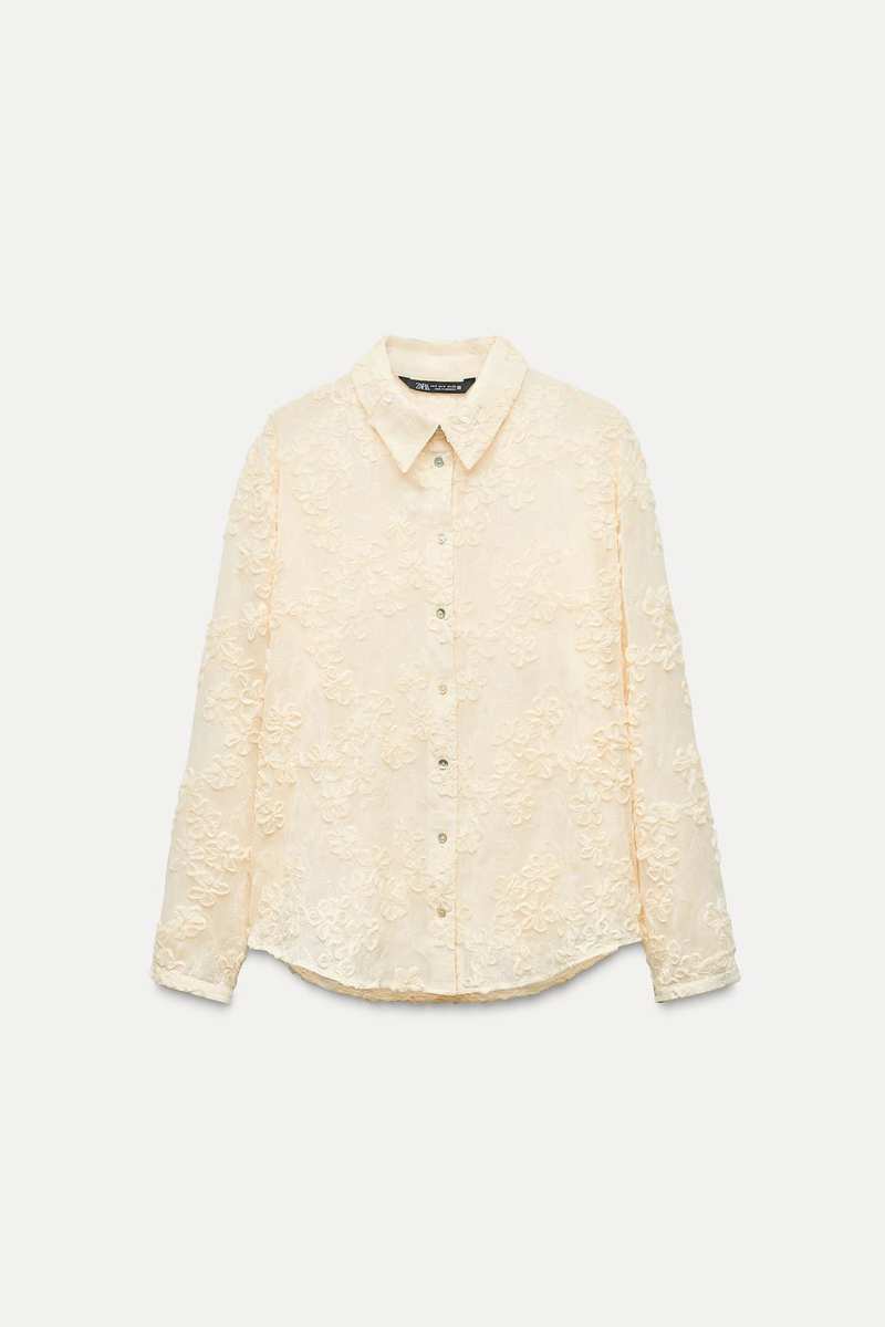 Camisa semitransparente estructura lentejuelas de Zara 29,95 euros 