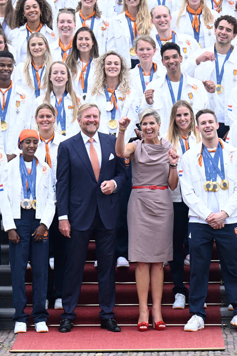 El precioso vestido drapeado de Máxima de Holanda para dar la bienvenida a los medallistas olímpicos 