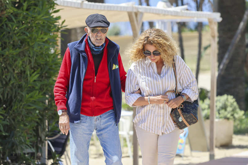 Julián Muñoz y Karina Pau en Marbella. 