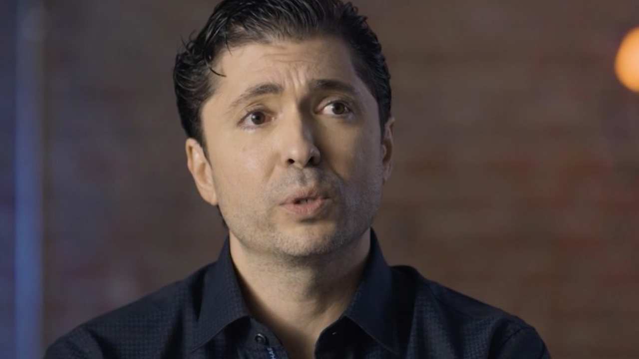 Ángel Cristo Jr. en una de sus entrevistas de televisión.