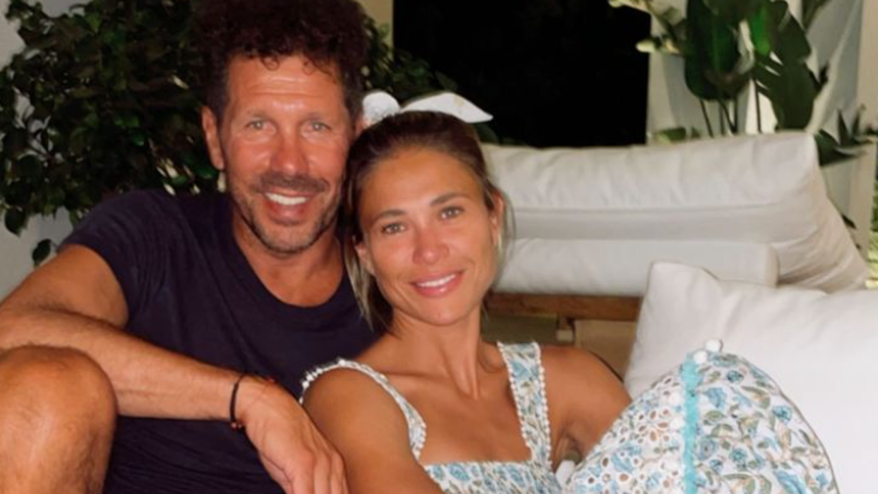 Entramos en la casa de Carla Pereyra y Simeone en Ibiza: atemporal, coqueta y con vistas al mar