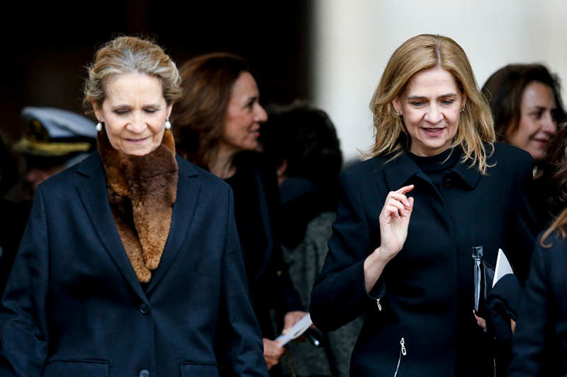 La Infanta Elena y la Infanta Cristina, en una foto de archivo.