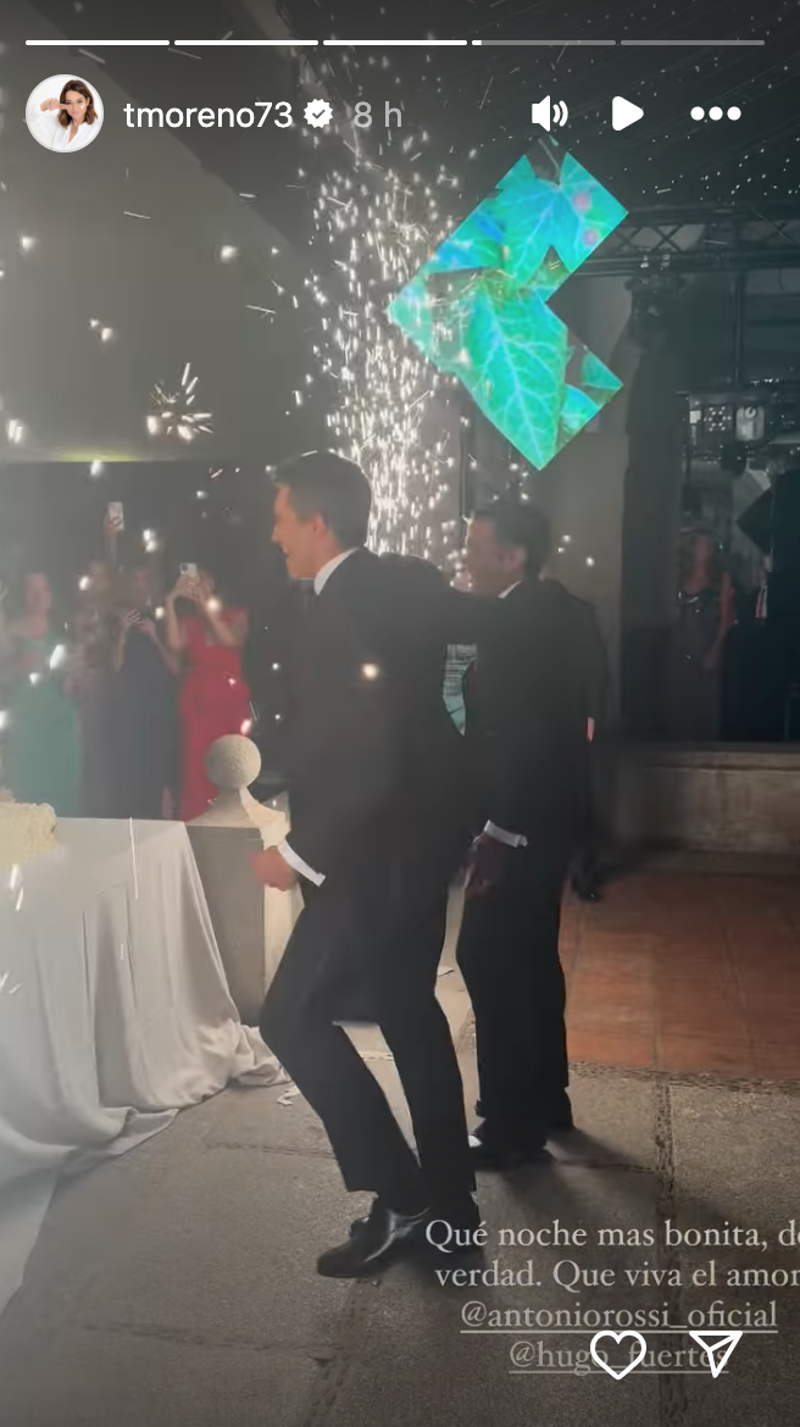 Antonio Rossi y su marido entran en el banquete de su boda