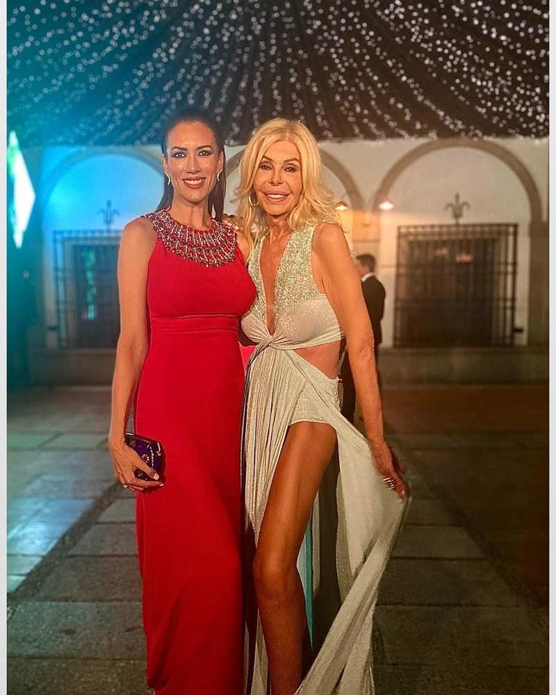 Bibiana Fernández junto a Patricia Pardo en la boda de Antonio Rossi y Hugo Fuertes