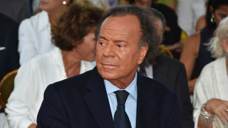 Julio Iglesias vuelve a estar en el punto de mira