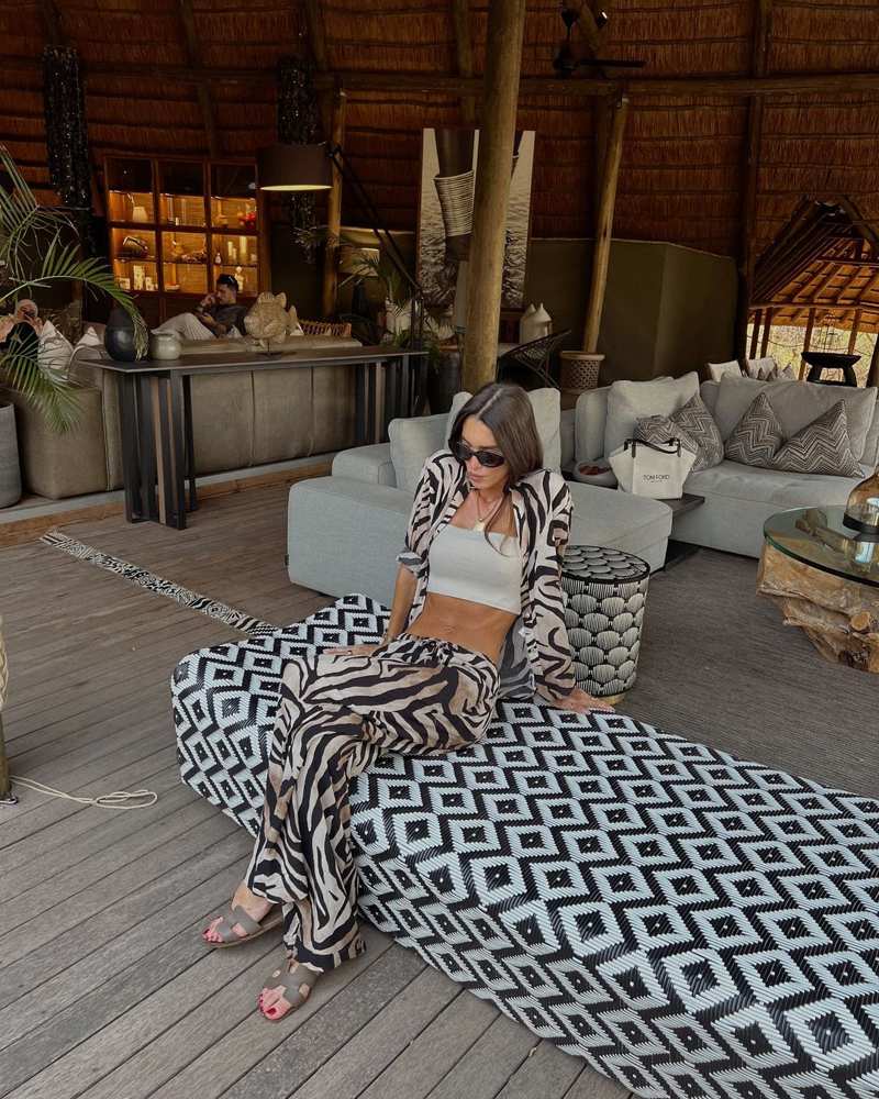 Marta López Álamo en el resort en el que se aloja en África