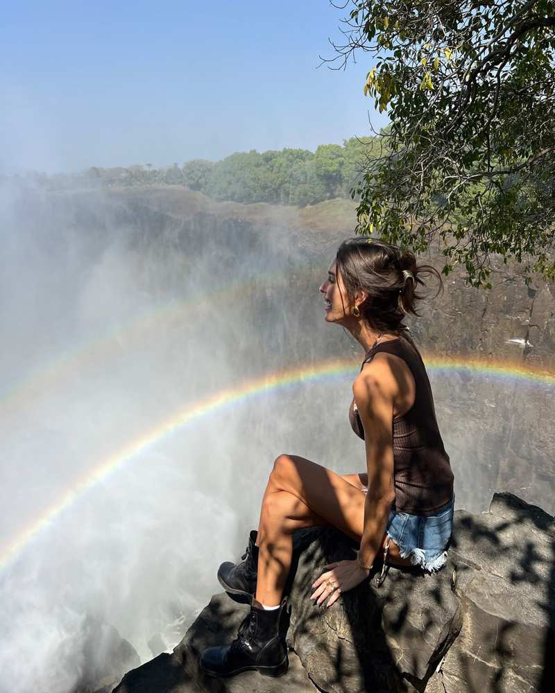 Marta López Álamo en las Cataratas Victoria