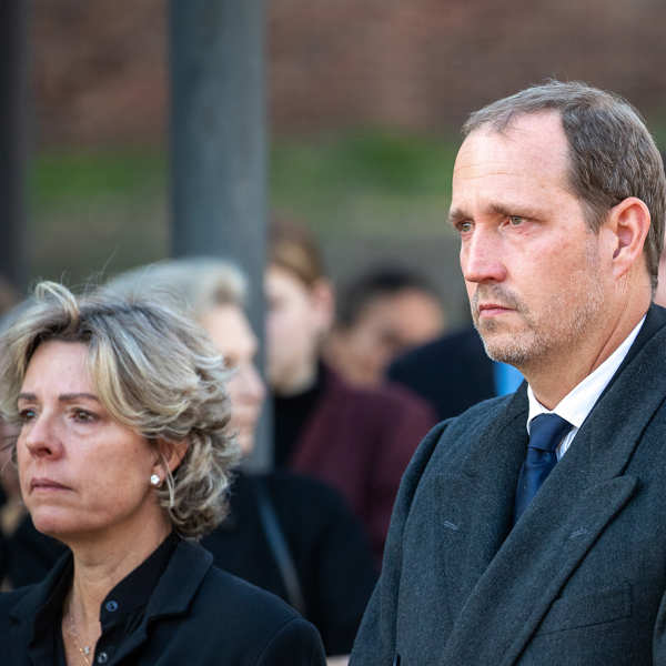 Simoneta, Bruno y Beltrán Gómez-Acebo durante el funeral de su madre en enero de 2020