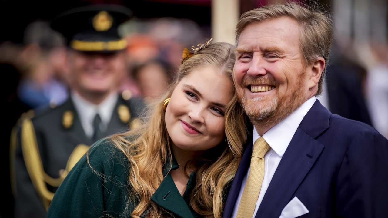 Guillermo de Holanda junto a su hija Amalia en el Día del Rey