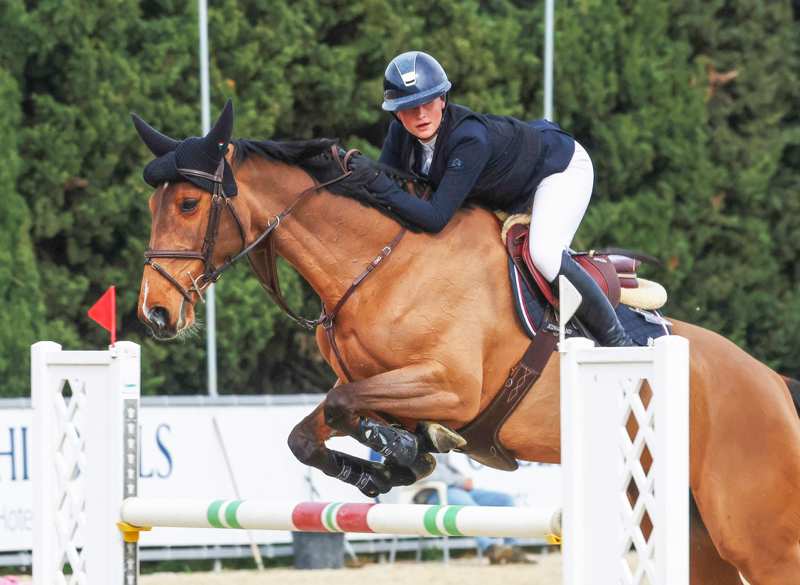 Emma Tallulah compitiendo en la modalidad de salto en Vejer de la Frontera el pasado febrero