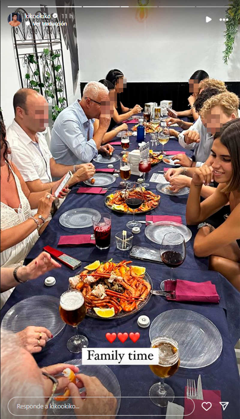 Kiko Jiménez, con su familia en Linares.