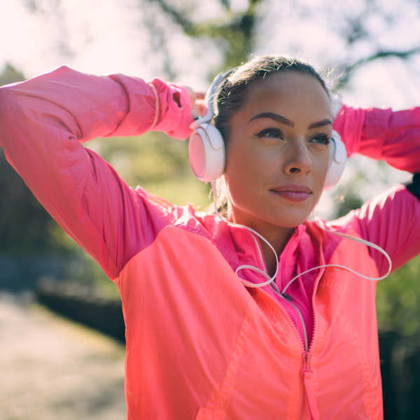 Chica paracticando deporte.