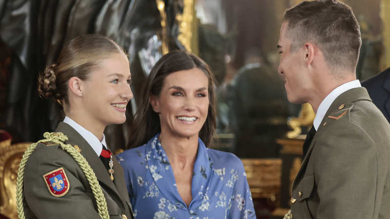 La Princesa Leonor durante el tradicional besamanos por la Fiesta Nacional