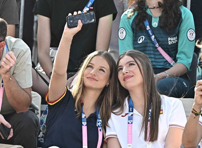 Leonor se toma un selfie con su hermana Sofía