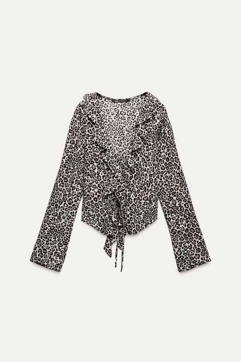 Camisa satinada leopardo volantes de Zara 22,95 euros