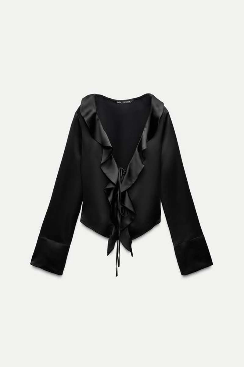 Camisa satinada volantes de Zara 22,95 euros