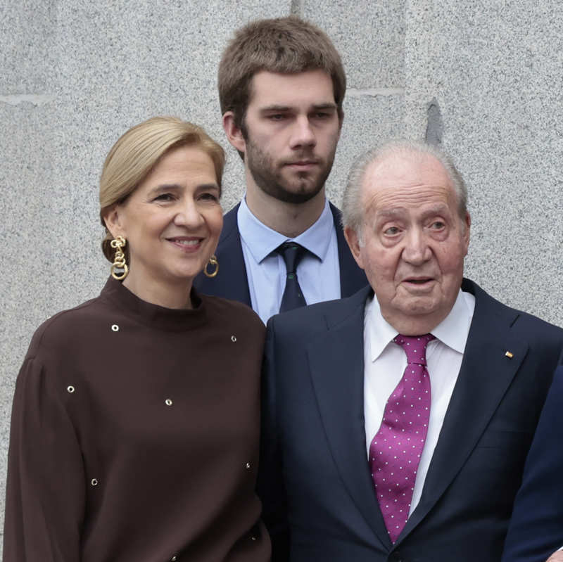 Juan Urdangarin, con su madre y su abuelo