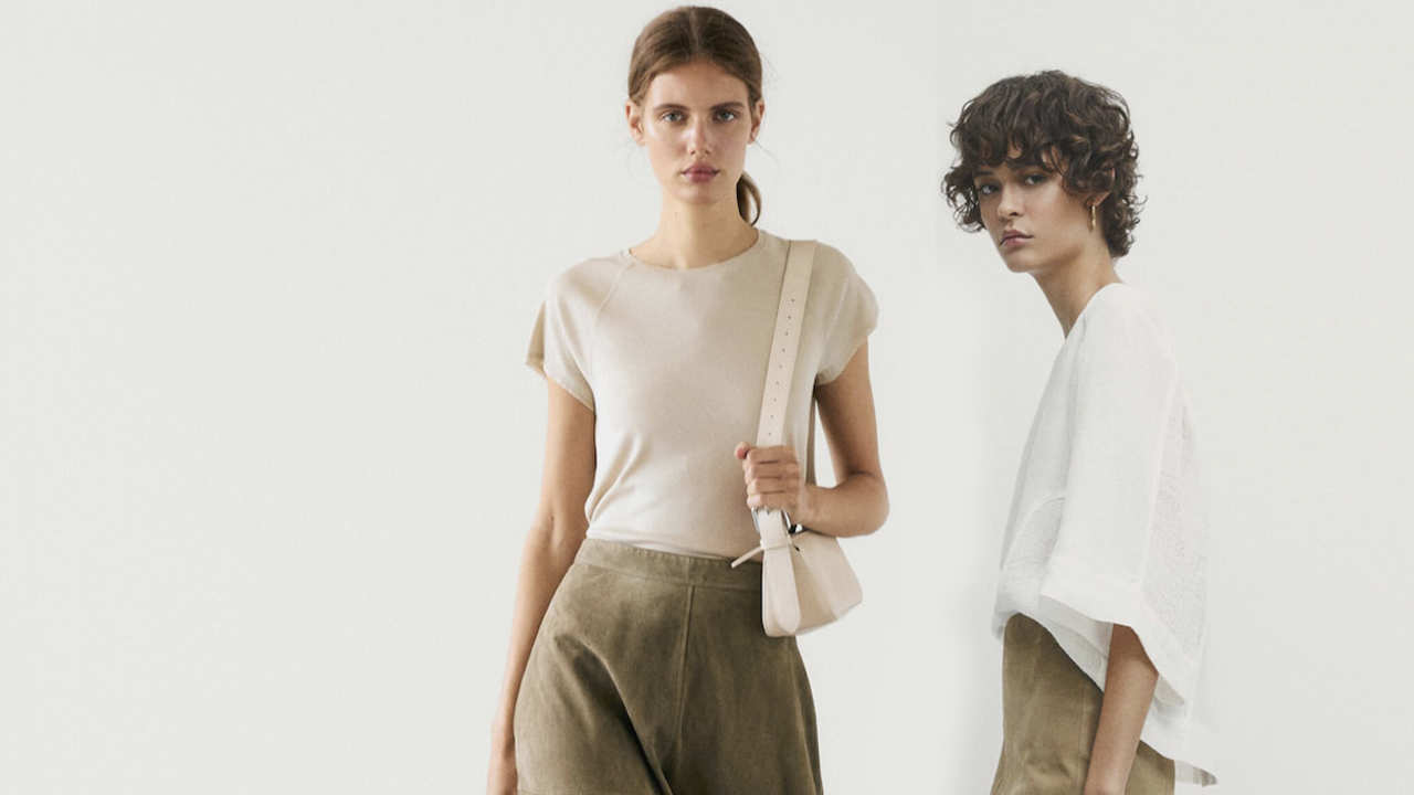 Ayer llegaron a Massimo Dutti estas faldas de ante que las mujeres elegantes no se quitarán en otoño 