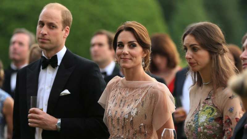 El príncipe Guillermo, Kate Middleton y Rose Hanbury en un evento. 